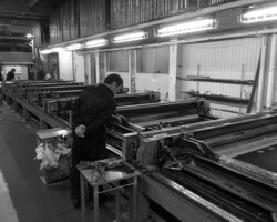 最大14色。大判バスタオル、スポーツタオル、マフラー、ハンカチ等の大型アイテムの生産ライン