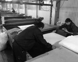 染料を用いるプリントの総称。プリント後→乾燥→蒸し→洗い→乾燥という工程で仕上がります。発色が鮮やかで風合いがソフトな高級なプリント方法。